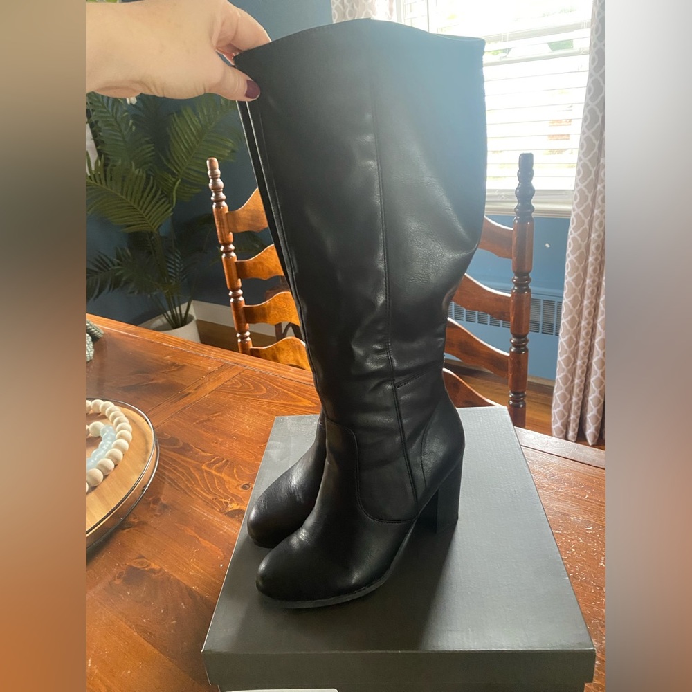 Black Knee-High Women's Boots